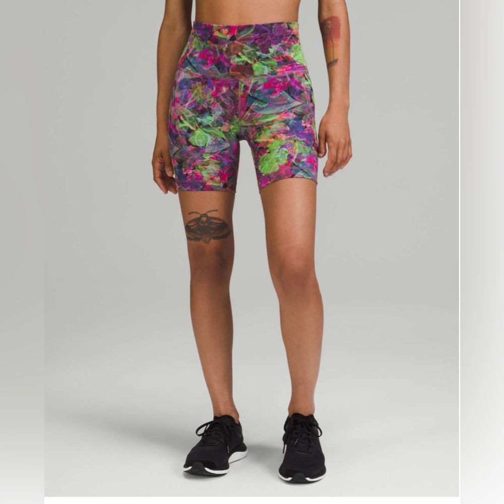 lululemon Wunder Train HR Short 6", sz 6,
Vivid Floral Tone Multi - Like New